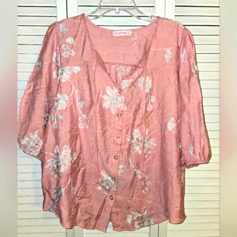 Ava & Rose Women's L  Floral Embroidered Top